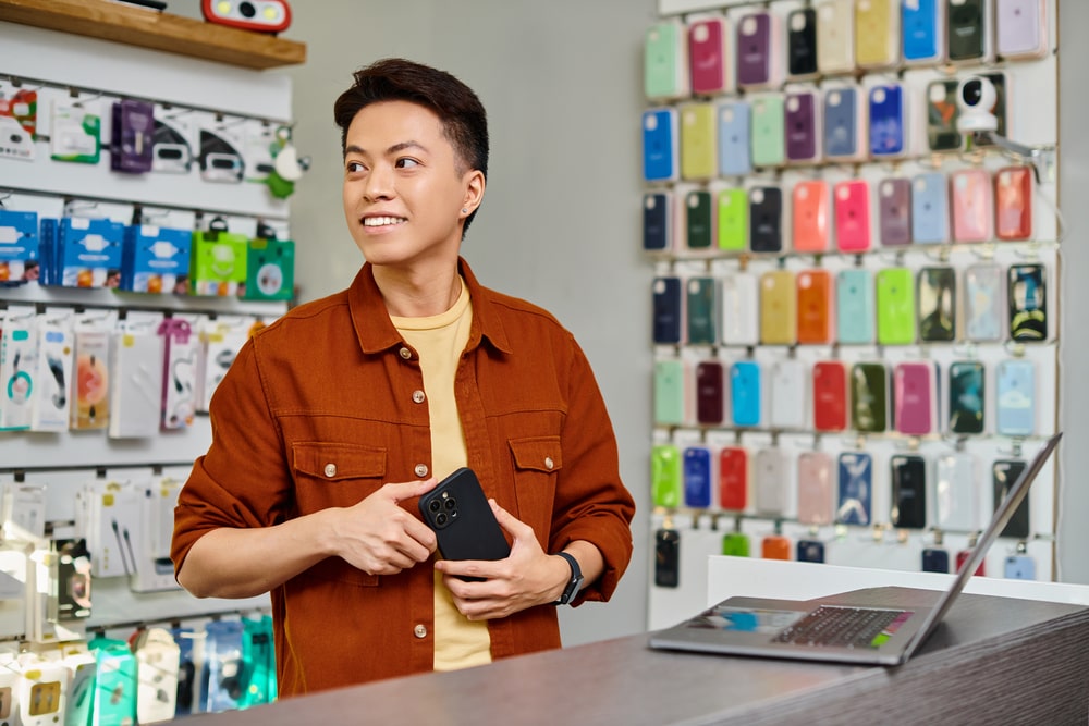 Training Your Staff to Sell Mobile Accessories Effectively